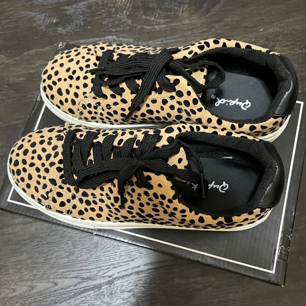 Qupid Animal Print Platform Style Sneakers. Size 5.5. These are Brand New.